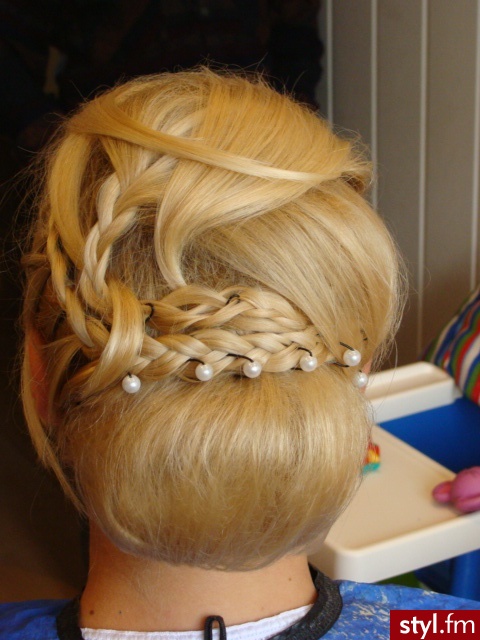 Blond Kok Proste Wieczorowe Średnie Fryzury