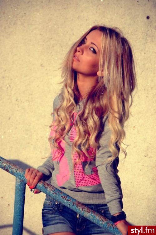 Blond Rozpuszczone Kręcone Na co dzień Długie Fryzury