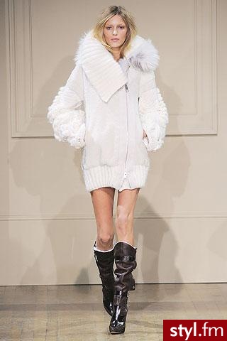 .. COS CIEPLUTKIEGO ;) - Pozostałe Ciuchy Moda