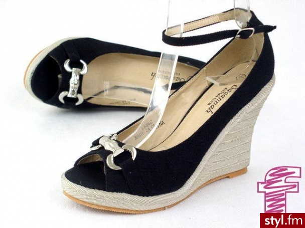 http://allegro.pl/item361905276_buty_fantasy_l6840_cz_plocienne_koturny_r_38.html

Cena:179.00 - Pozostałe Buty Moda