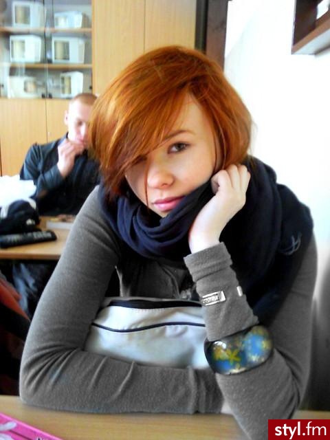 Angi :* - Średnie Fryzury