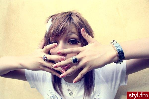 < 3 - Średnie Fryzury