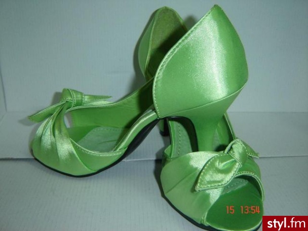 http://allegro.pl/item585823052_sliczne_satynowe_seledynowe_czolenka_rozm_39.html - Pozostałe Buty Moda