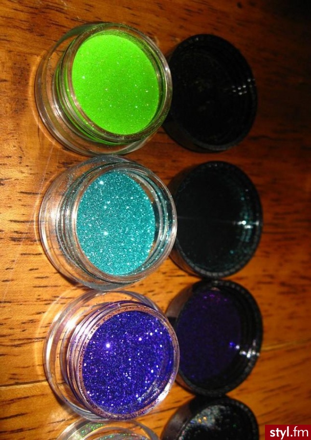Glamour Doll Eyes Eye Light. 1.Glowstick, Techno, Rave
2. Hollywood, Monster Mash, Little Black Dress - Makijaże