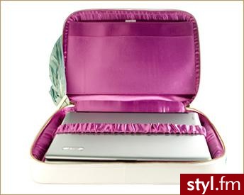 Kobieca torba na laptopa Lloyd. Z zewnątrz biała skóra i pistacjowa, bardzo wytrzymała tafta jedwabna, wewnątrz czysty jedwab. Aż szkoda chować tam tylko komputer. - Misz-masz