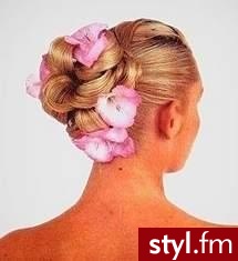 fryzura na sylwestra. Fryzury ślubne, wieczorowe. fryzura na sylwestra - Internetowy Katalog Fryzur IKF.com.pl, propozycje fryzur na każdą okazję np. fryzury długie włosy - Ślubne Średnie Fryzury