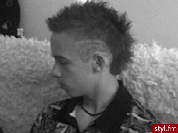 Moje Dzieło :P :D jestem Praktykantem 2 roku wykonano w kwietniu :P :DFryzjer Adamus obcinam w sulechowie jak co to pisac 8686747 - Punk Rock Alternatywne Średnie Fryzury