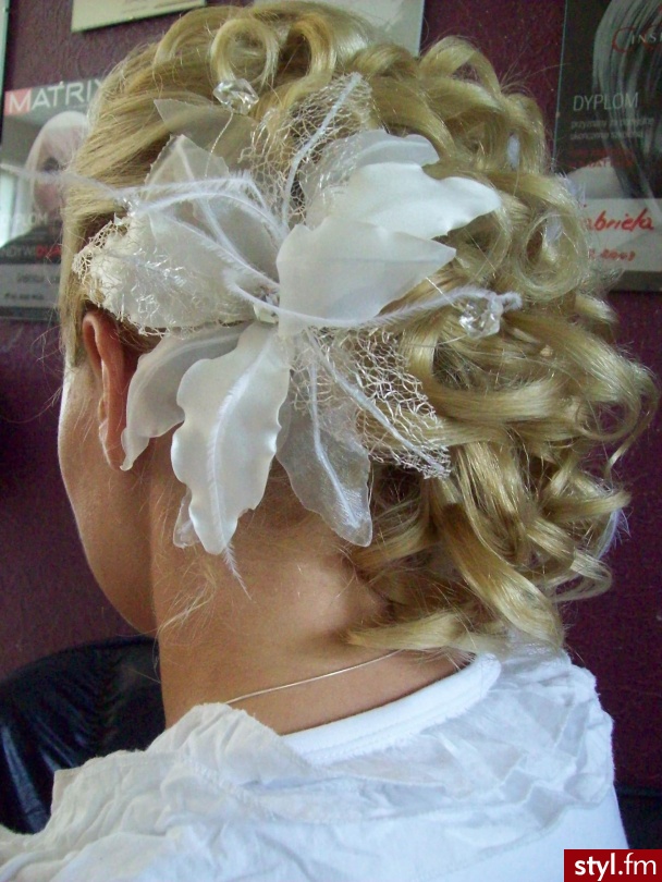 wymarzona fryzura ślubna:) - Blond Upięcie Kręcone Ślubne Średnie Fryzury
