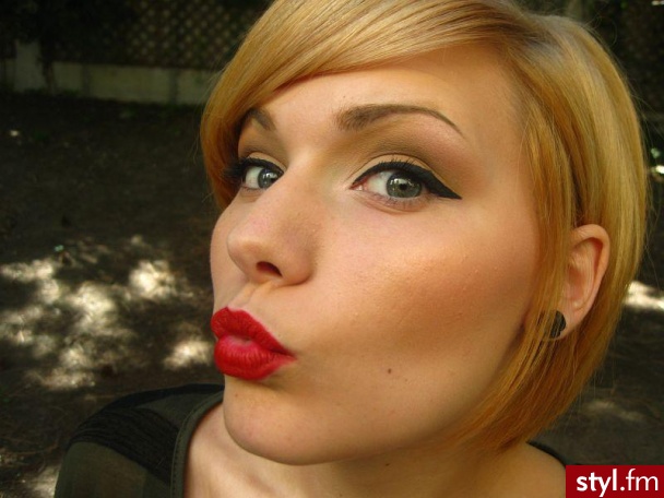 makijaż. Lips:
MAC Brick
MAC Russian Red - Makijaże