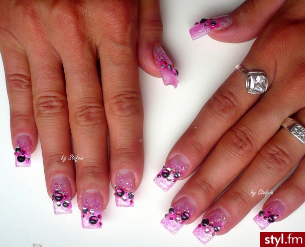 na rozowo ;). http://nailsofdreams.blog.onet.pl/ - Paznokcie