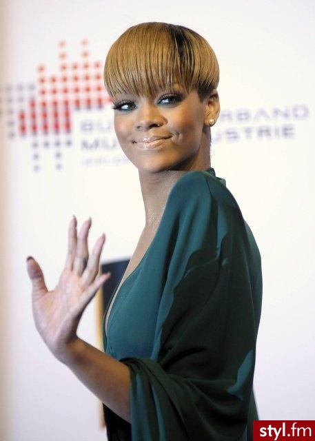 riri ;* - Krótkie Fryzury