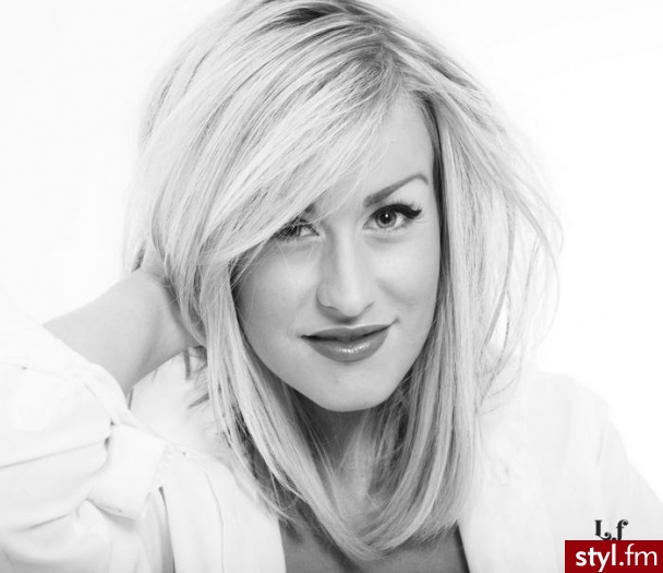 Blond Rozpuszczone Proste Na co dzień Średnie Fryzury
