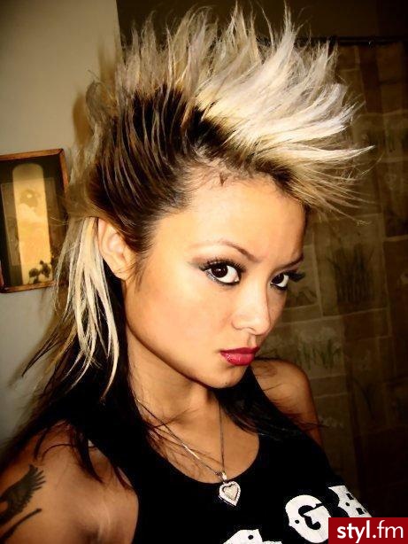 znalezione w necie :)
Tila Tequila - Irokez damski Proste Na co dzień Średnie Fryzury