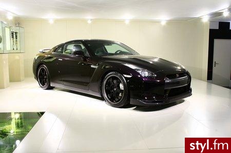Nissan GT-R SpecV


Nissan zaprezentował poprawioną odmianę modelu GT-R. Przemyślane modyfikacje mają dostarczyć jeszcze większych wrażeń z jazdy. Karoseria została wyposażona w zestaw dyskretnych i lekkich spojlerów z włókna węglowego. Dalszą redukcję - Gadżety Inne Moda