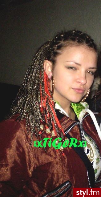 Witam fryzury które prezentuje sa wykonane przeze mnie :) wiecej informacji lub moich prac mozecie sprawdzić na www.xxtigerxx.blog.onet.pl - Dredy Alternatywne Średnie Fryzury