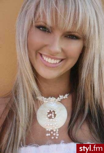 Średnie Fryzury