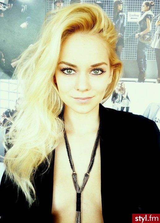 Blond Rozpuszczone Kręcone Na co dzień Długie Fryzury