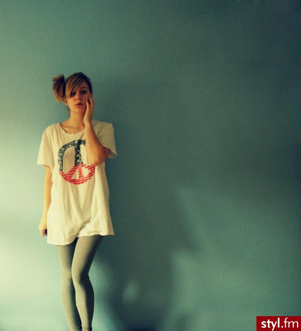 Luźny t-shirt - Pozostałe Ciuchy Moda