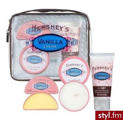Dla tych którzy uwielbiają  wanilię - zestaw który zawiera balsam do ust, balsam do ciała i świeczkę firma Hershey's - 16$ - Gadżety Inne Moda