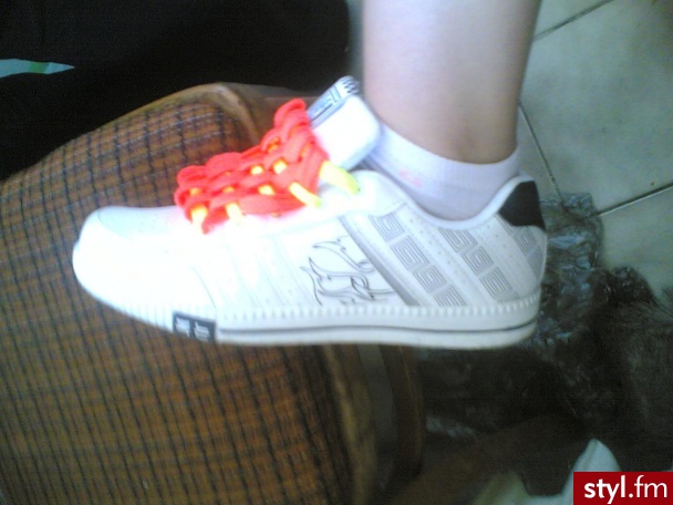 każdy kiedyś był młody i głupi ;) moje buty jakieś 1,5 roku temu ... neszczeście mi przeszło już ;) co powiecie przyciagają uwagę nie ? ;) - Misz-masz