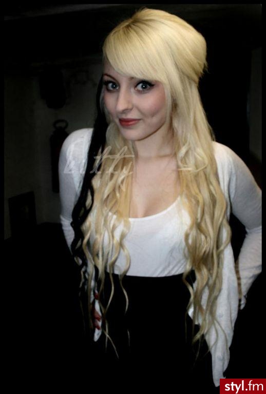 Średnie Fryzury