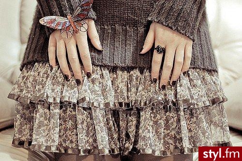 spódniczka.. ładnaa *-* - Pozostałe Ciuchy Moda