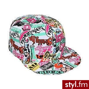 czapka zdecydowanie kolorowa i orginalna ! kto by takiej nie chciał :) - Nakrycia głowy Dodatki Moda