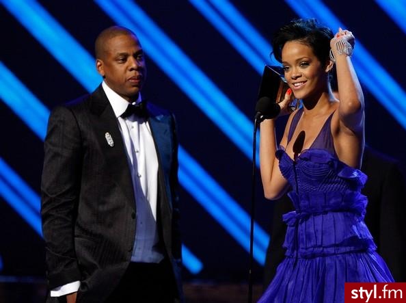 Rihanna - GRAMMY Awards . boska kiecka! - Moda uliczna Inne Moda