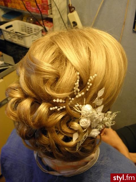 Blond Upięcie Proste Ślubne Średnie Fryzury