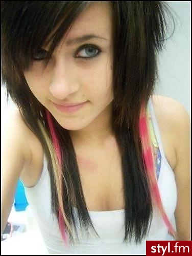 Kayla Fierce - Średnie Fryzury