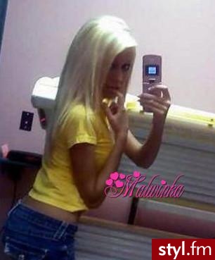 ;]. ;] - Średnie Fryzury
