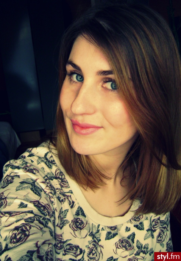 więcej na http://brightlikesun.blogspot.com/ - Blond Rozpuszczone Proste Na co dzień Średnie Fryzury
