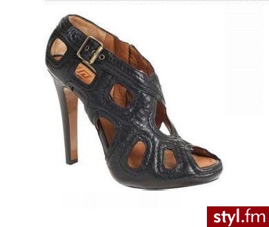 Marka Givenchy    

Cena: $765, czyli około 2 270 zł - Pozostałe Buty Moda