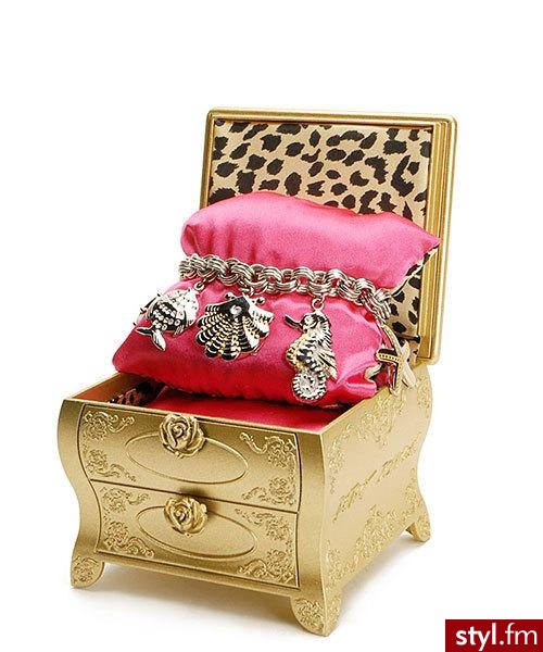 pięknie zapakowana bronsoletka z morskimi przewieszkami od Betsey Johnson - 150$ - Pozostałe Dodatki Moda