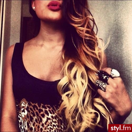 hairstyle - Blond Rozpuszczone Kręcone Wieczorowe Długie Fryzury