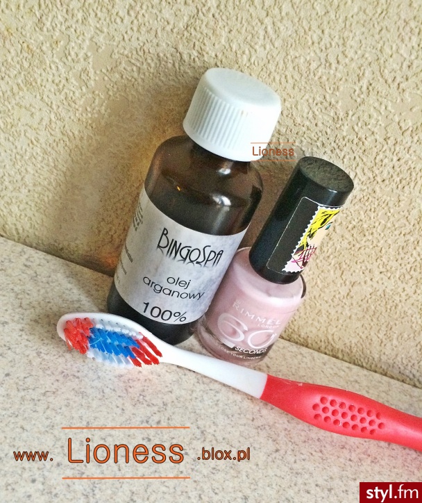 Informacje o tych produktach znajdziesz w FILMIE: https://www.youtube.com/watch?v=oF-nCE-awsw jak i w NOTCE NA BLOGU: http://lioness.blox.pl/2014/11/Kosmetyczni-ULUBIENCY-Listopada-2014.html - Kosmetyki