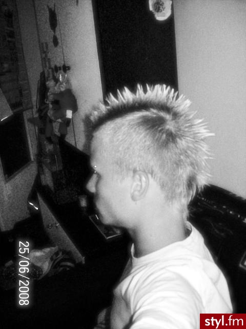 ;) - Punk Rock Alternatywne Średnie Fryzury