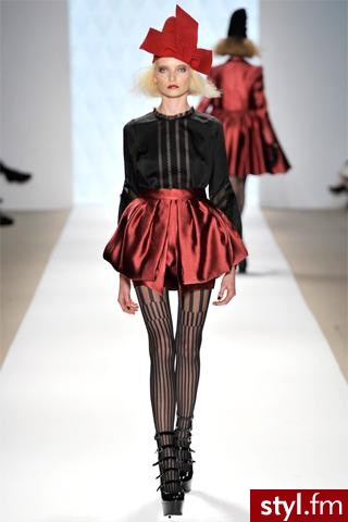 Jeżeli zdjęcie znajduje się już w galerii poproszę o link - Moda uliczna Inne Moda