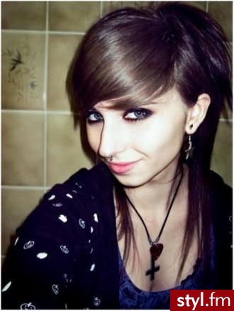 (\",) - Średnie Fryzury