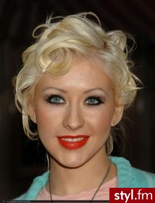 Na fotce Christina Aguilera - Kręcone Na co dzień Średnie Fryzury