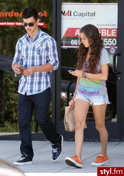 Taylor Lautner & Sara Hicks <3 - Moda uliczna Inne Moda