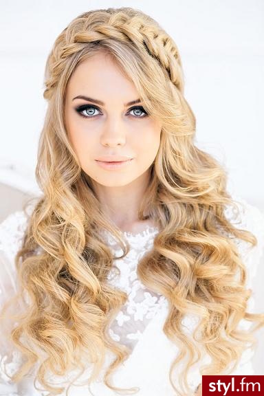 Blond Rozpuszczone Kręcone Wieczorowe Długie Fryzury