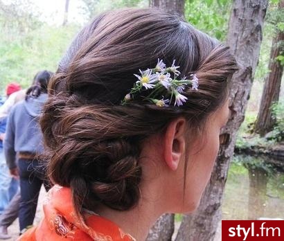 Wieczorowe Średnie Fryzury