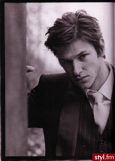 Gaspard Ulliel - Średnie Męskie Fryzury