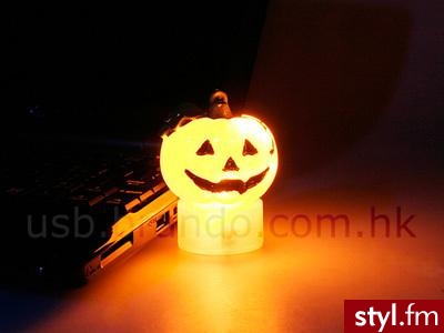 USB, które po podłączeniu do komputera staje się... lampką! :) Gadżet idealny na Halloween. :) Cena: $7 - Gadżety Inne Moda