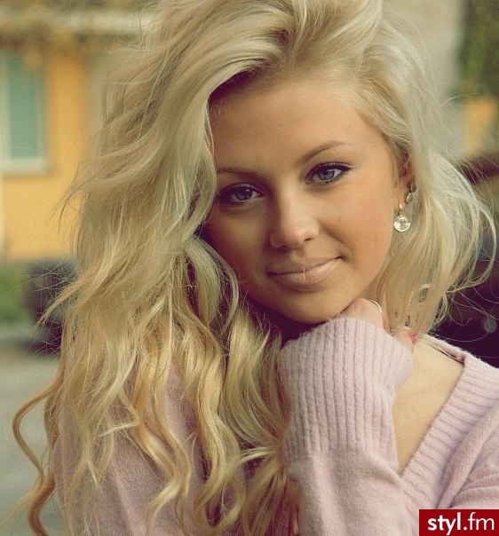 Blond Rozpuszczone Kręcone Na co dzień Długie Fryzury
