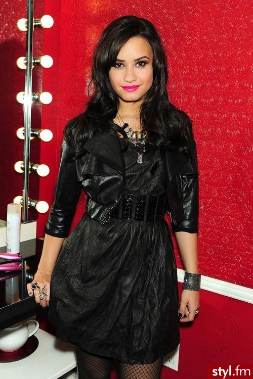Demi Lovato - Sukienki Moda
