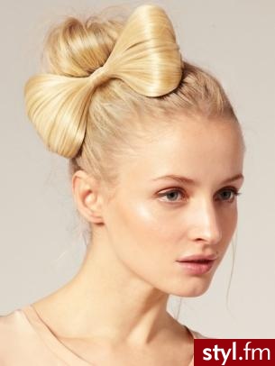 Blond Tribale - wzory na głowie Alternatywne Średnie Fryzury