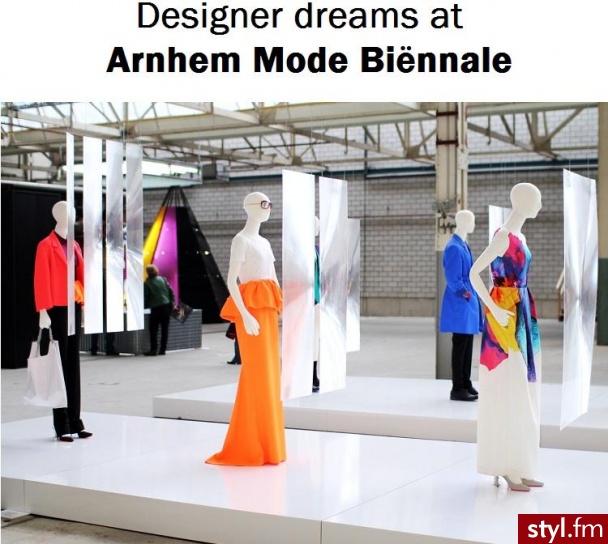 Sukienki Moda