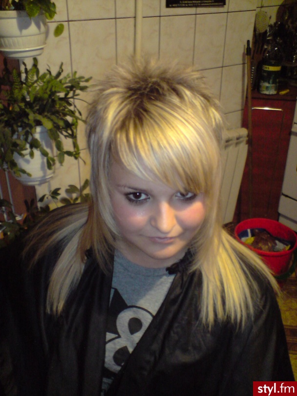 EMO Alternatywne Średnie Fryzury